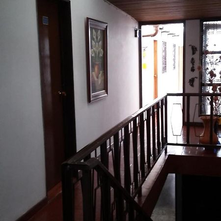 La Casa De Huespedes Hotel Bogota Exterior photo